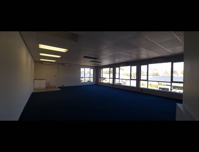 101M² OFFICE TO LET IN HILTON CENTRAL